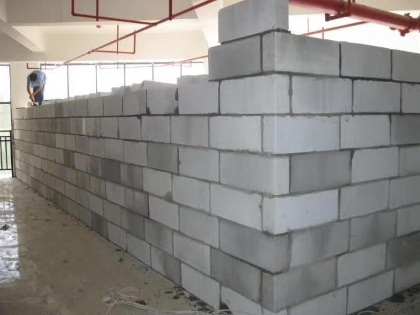 灵山蒸压加气混凝土砌块承重墙静力和抗震性能的研究