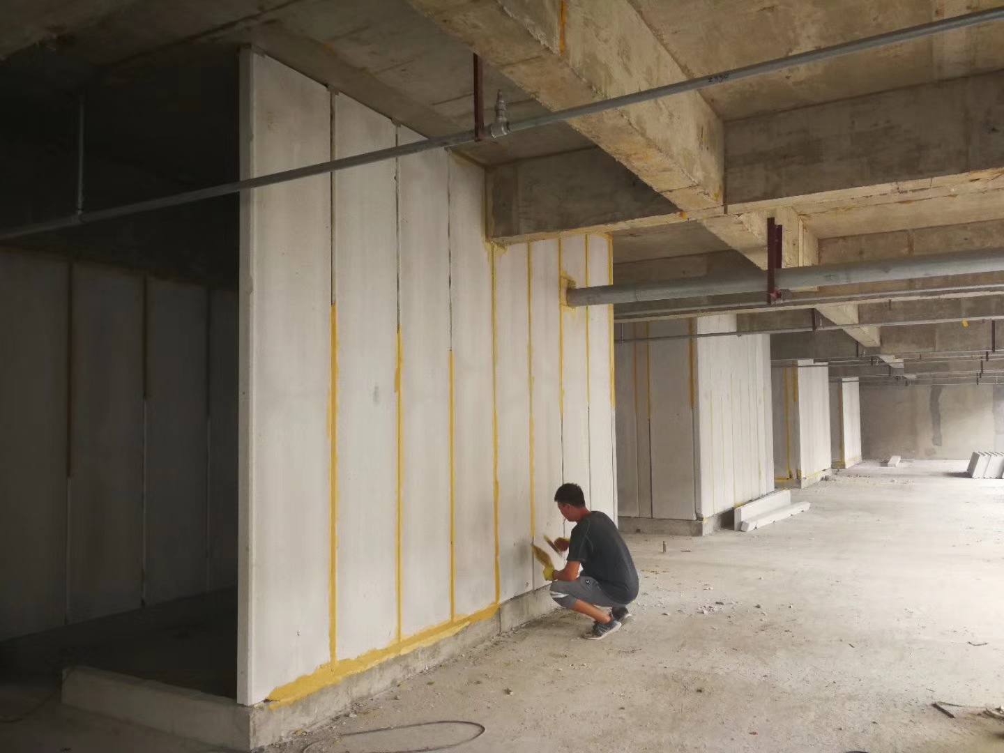 灵山无机发泡轻骨料混凝土隔墙板施工技术性能研究